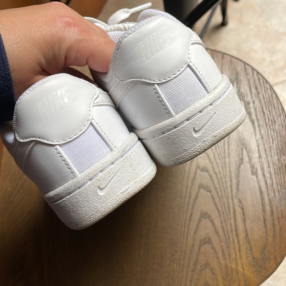 Nike Women’s Tennis Shoes. - Picture 6 of 7